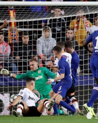  英超保级大战白热化多支球队命运待定