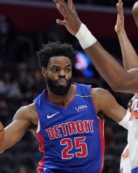  西亚卡姆全面发挥猛龙加时力克活塞取连胜  