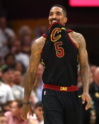  瓦兰丘纳斯30+15鹈鹕胜奇才  