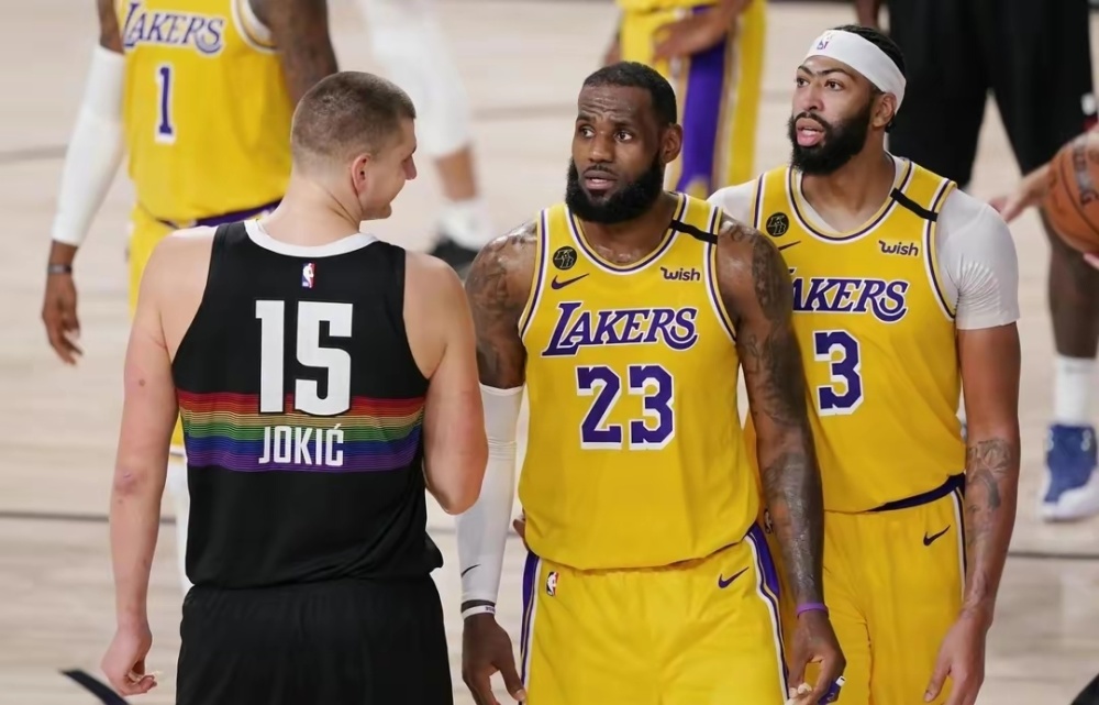  浓眉哥内线统治力尽显湖人压制爵士取得三连胜战绩