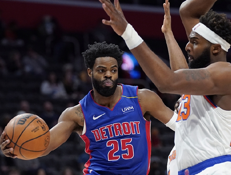  西亚卡姆全面发挥猛龙加时力克活塞取连胜  